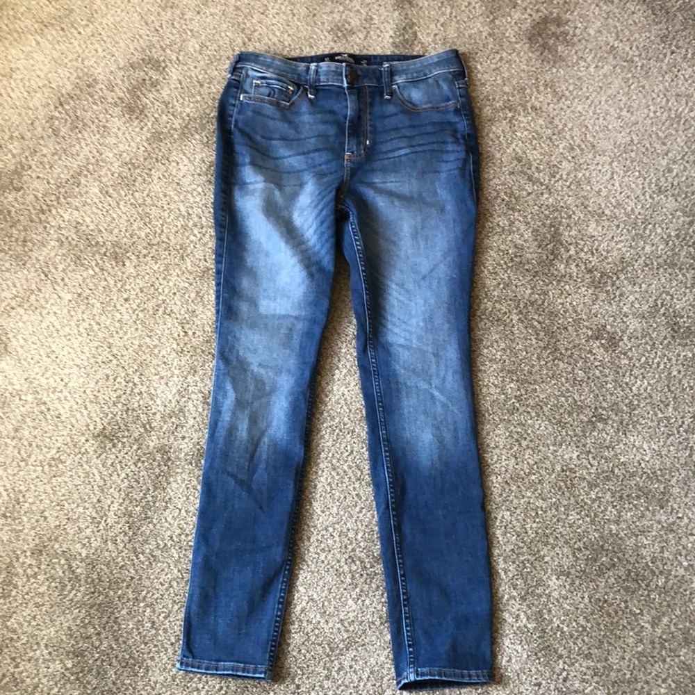 Hollister high rise super skinny jeans  classic stretch.